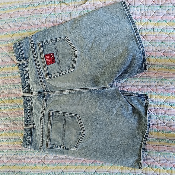 Made in Canada Dever Hayes Jean shorts - Picture 5 of 7